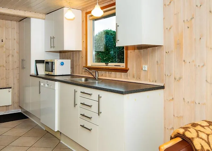 Дом отдыха Seaside Serenity At Hvidbjerg-by Traum Бёркоп